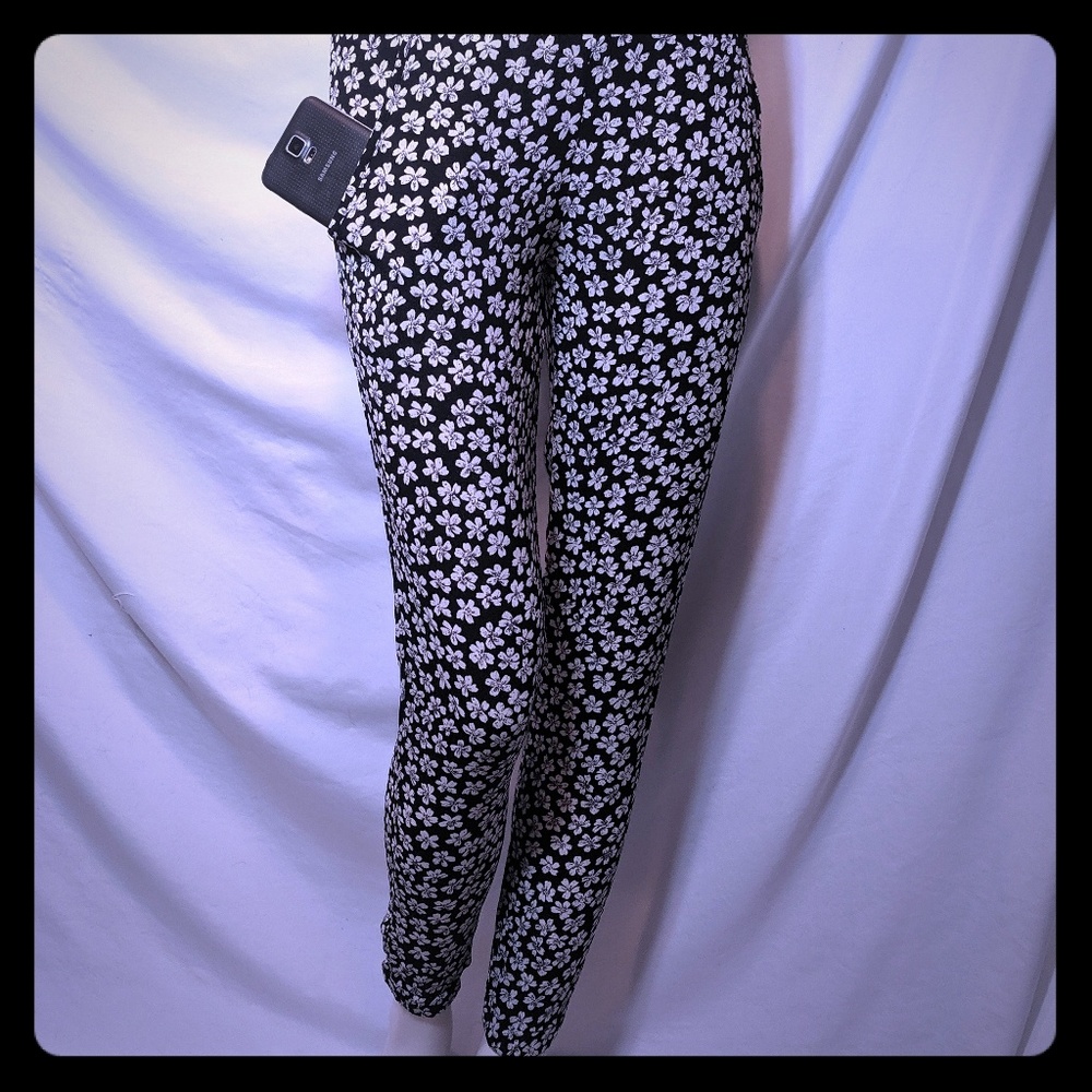 Brandy Melville | floral | Rayon | harem | S / M